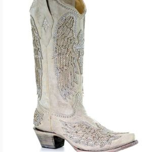 Corral Women's Wing & Cross Studded Wedding Boots. Size 9. Off white.
